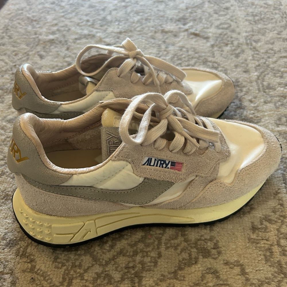 Autry Women's Athletic Shoes - Cream and Gray